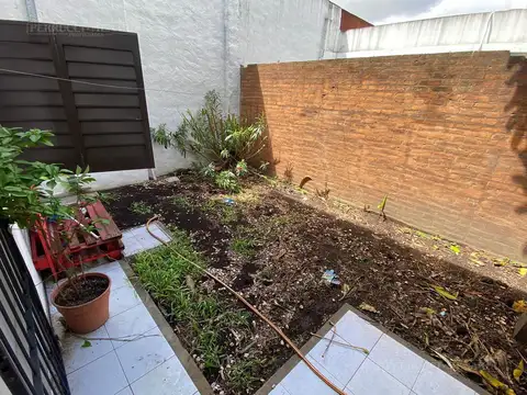 Depto Tipo Casa 2 ambientes con 1 baño