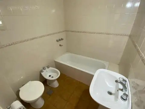 Depto Tipo Casa en Alquiler en Chilavert, $ 500.000