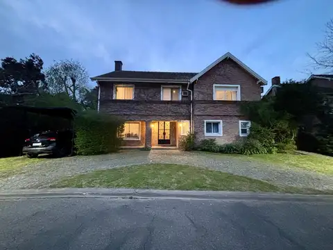 Alquiler  Excelente Casa en Barrio Cerrado Rincón del Arca
