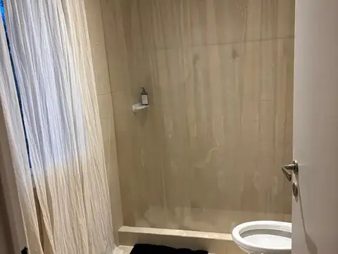 Casa 6 ambientes con 5 baños