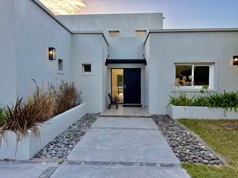 Casa  en Venta en St. Matthew´s Village, Pilar, G.B.A. Zona Norte