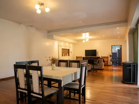 Venta casa en yerba buena- 4 dorm- 3 baños- pileta