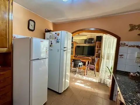 Casa 6 ambientes con 2 baños