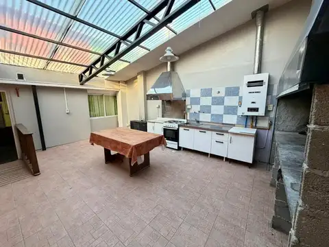 Casa en venta 3 dormitorios + quincho USH