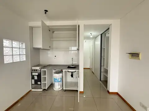 Alquiler dpto. monoambiente Ciudadela con balcón.
