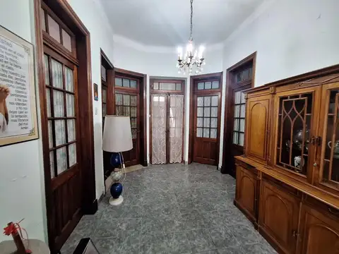 Casa 6 ambientes con 2 baños