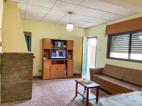 Casa 4 ambientes con 1 baño