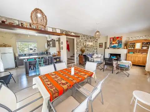 Casa 4 ambientes con 2 baños