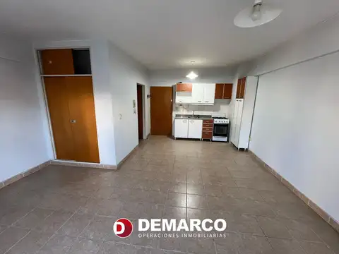 Departamento momoambiente al frente con balcón
