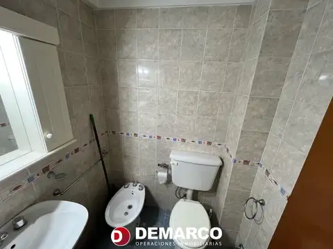 Departamento momoambiente al frente con balcón