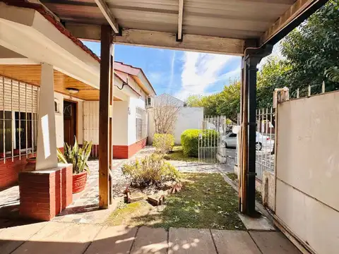 Casa en Venta en Ezeiza con parque
