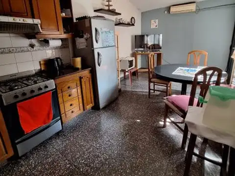 VENTA CHALET 6 AMB.C/COCHERA Y PARQUE VILLA LUZURIAGA (ZONA DEVON)