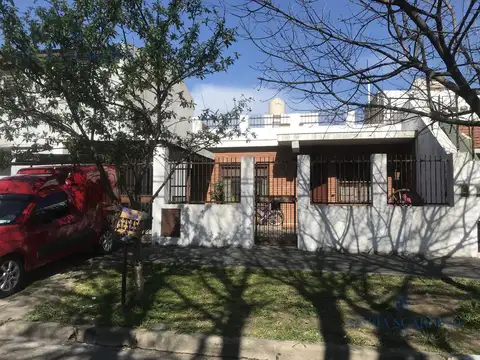 Casa en importante lote de 8,66 x 40.