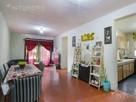 APTO CRÉDITO - DEPARTAMENTO 4 AMBIENTES EN VENTA EN POMPEYA CON BALCÓN.