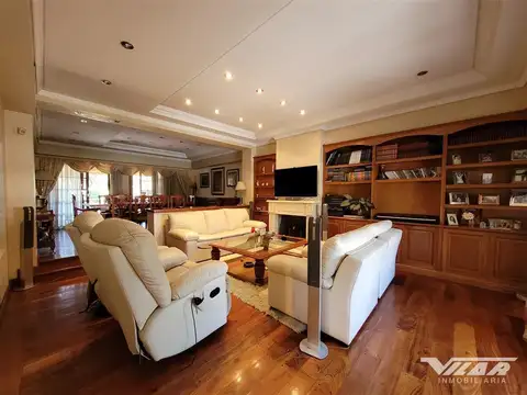 En Venta Casa 5 Amb, c/ Jardin, Piscina, Play y Gge.  Villa Martelli  -  Vte Lopez.
