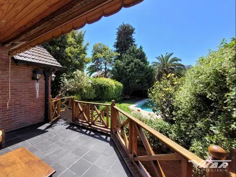 En Venta Casa 5 Amb, c/ Jardin, Piscina, Play y Gge.  Villa Martelli  -  Vte Lopez.