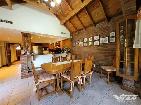 Casa 5 ambientes con 3 baños