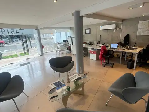 Av. del Libertador 3100 y Roma Amplio luminoso excelente esquina !!!!!!!!!!!!!