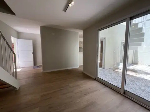 Casa 5 ambientes con 3 baños