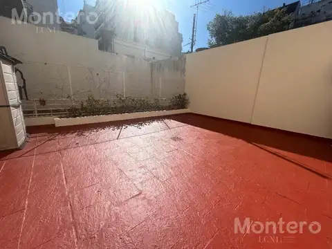 Venta ,4 Ambientes, gran patio, balcon, cochera
