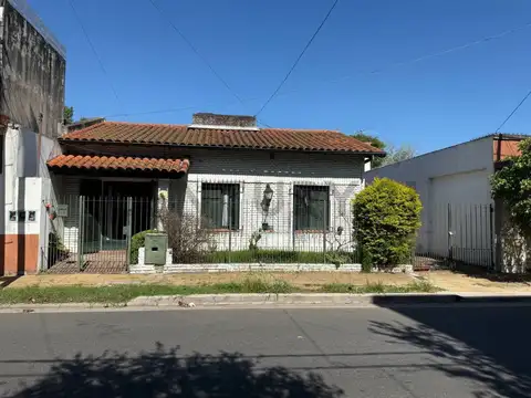 VENTA CASA 4 AMBIENTES CON JARDIN Y DEPTO/QUINCHO