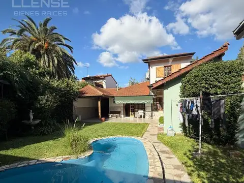 Casa 5 ambientes con pileta en venta - Barrio Parque - Bernal