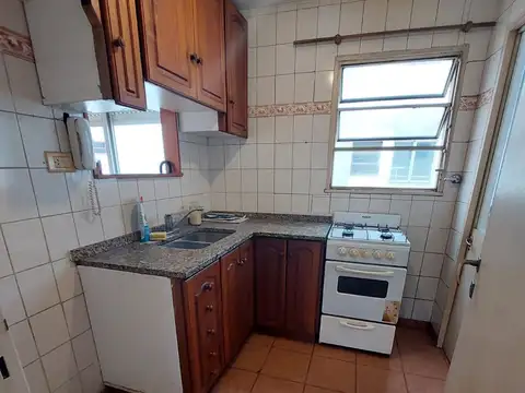 DEPARTAMENTO 3 AMBIENTES CON BALCON - EXCELENTE UBICACION  -