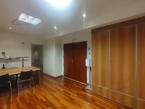 VENDO OFICINA DE 50 M2 EN EXCELENTE ESTADO. BARRIO NORTE