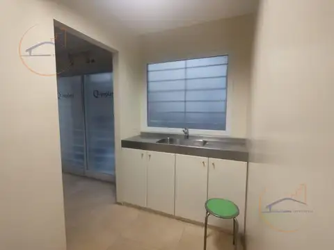 VENDO OFICINA DE 50 M2 EN EXCELENTE ESTADO. BARRIO NORTE