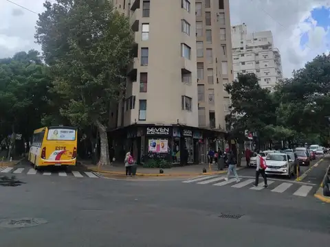 Alquiler de Departamento 2 dormitorios en calle Diagonal 73 esquina 54  La Plata