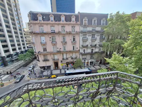 Venta edificio (ex hotel) en Venta en icónica esquina de Capital.