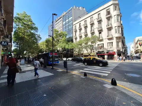 Venta edificio (ex hotel) en Venta en icónica esquina de Capital.