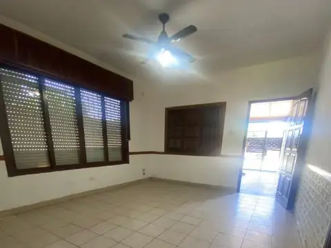 Hermosa casa en alquiler, José C. Paz.