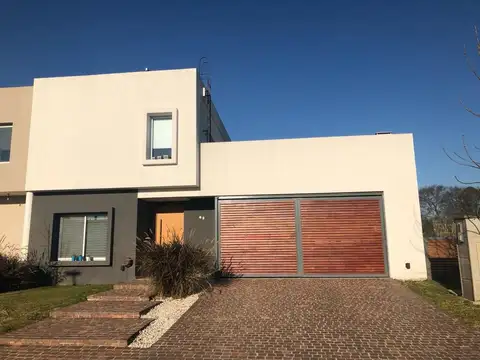 Casa En Venta Barrio Hudson Chico