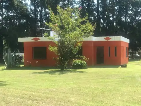 Casa en venta - 2 dormitorios 1 baño - 100 mts2 cubiertos - Abasto