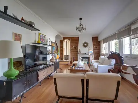 Casa en Venta con 3 cocheras