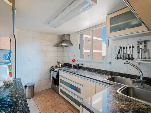 Departamento 6 ambientes con 2 baños