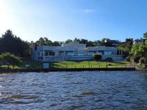 Casa en venta - 5 dormitorios 5 baños - 1000mts2 - Villa del Lago, Villa Carlos Paz