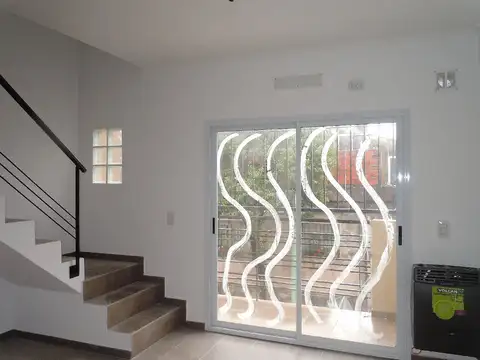 Depto Tipo Casa en Alquiler en Pompeya, $ 800.000