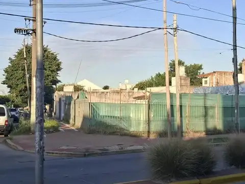 Venta – Esquina con 2 Lotes 500 m², Sobre Av Mitre – Ezpeleta