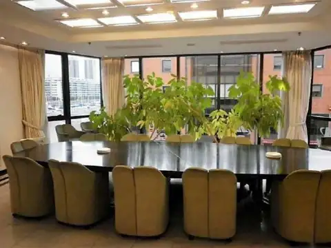 Oficina en Venta con 8 cocheras