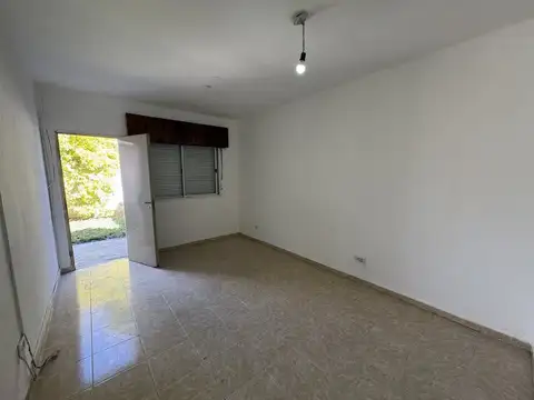 Depto Tipo Casa en Alquiler con 1 cocheras