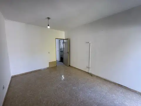 ALQUILER de Dos Habitaciones, Cochera y Patio