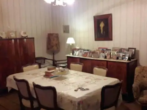 Casa en Venta con 3 cocheras