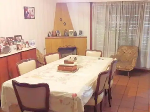 Casa 4 ambientes con 2 baños