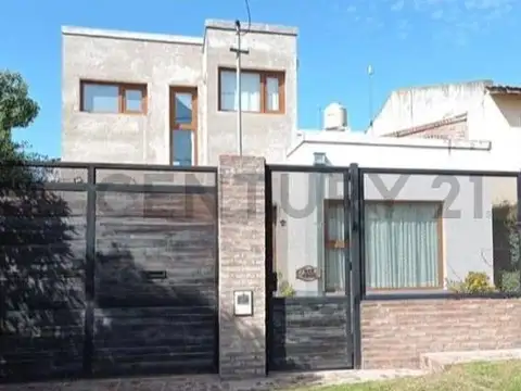 VENTA CASA 3 AMBIENTES CON PARQUE Y PISCINA NECOCHEA QUEQUEN