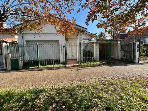 Casa 4 ambientes en venta en Castelar