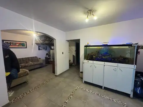 VENTA CASA 6 DORMITORIOS B° CENTRO AMERICA