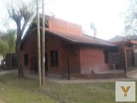 Casa en venta - 3 dormitorio 2 baño - patio y pileta - 150mts2 - Ituzaingó
