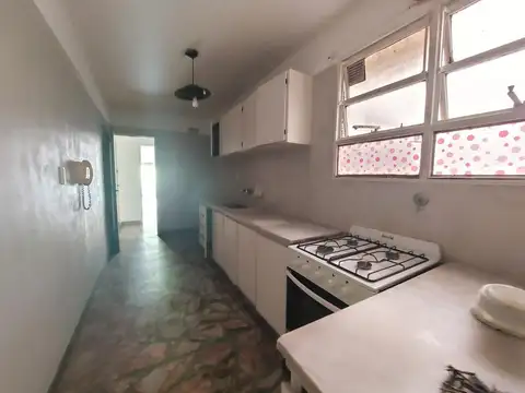 VENTA 4 AMB 3 BAÑOS FRENTE PLAZA FLORES